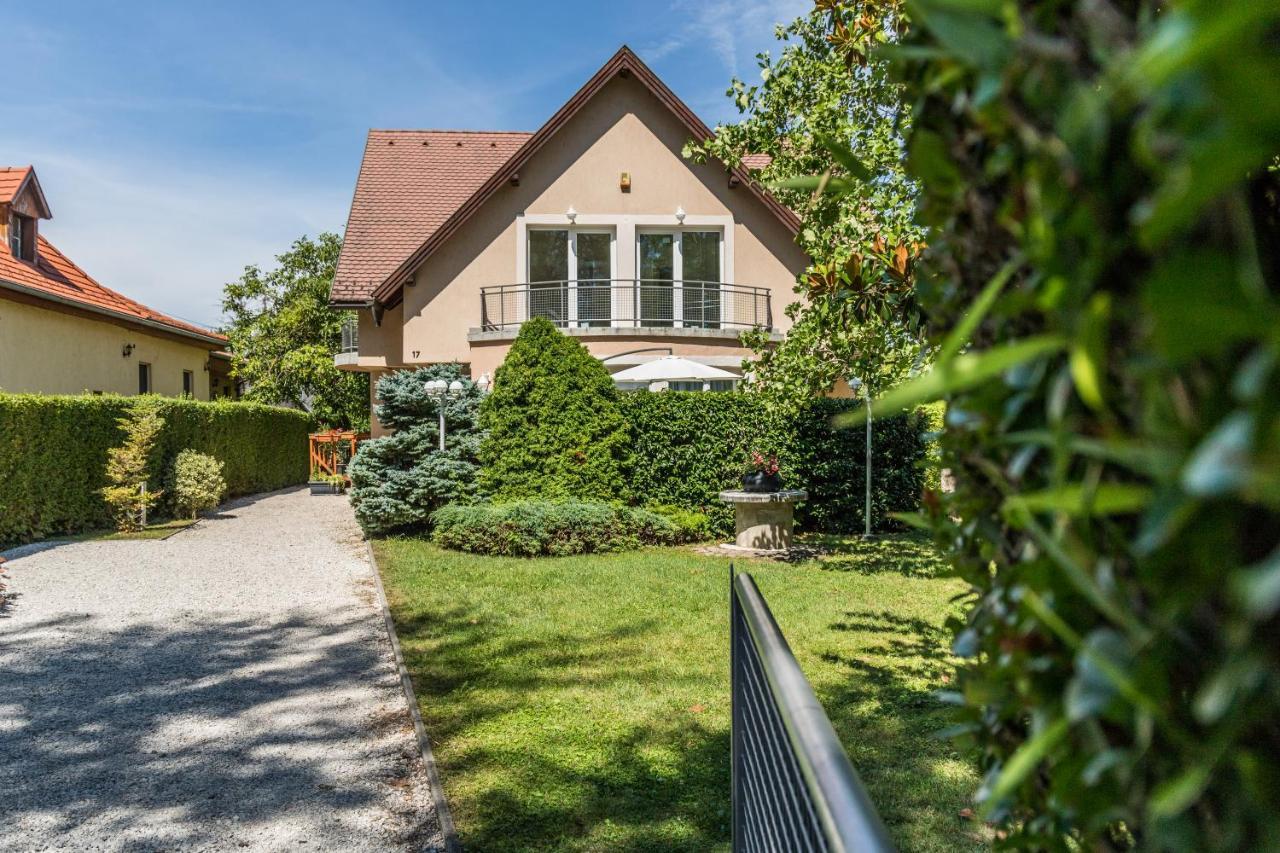 Balatonalmádi Villa 21 Boutique Rooms المظهر الخارجي الصورة